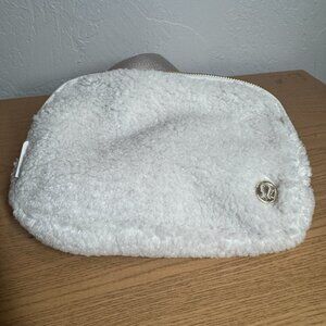 LULULEMON Everywhere Fleece White‎ Opal Gold Belt Bag 1L NEW